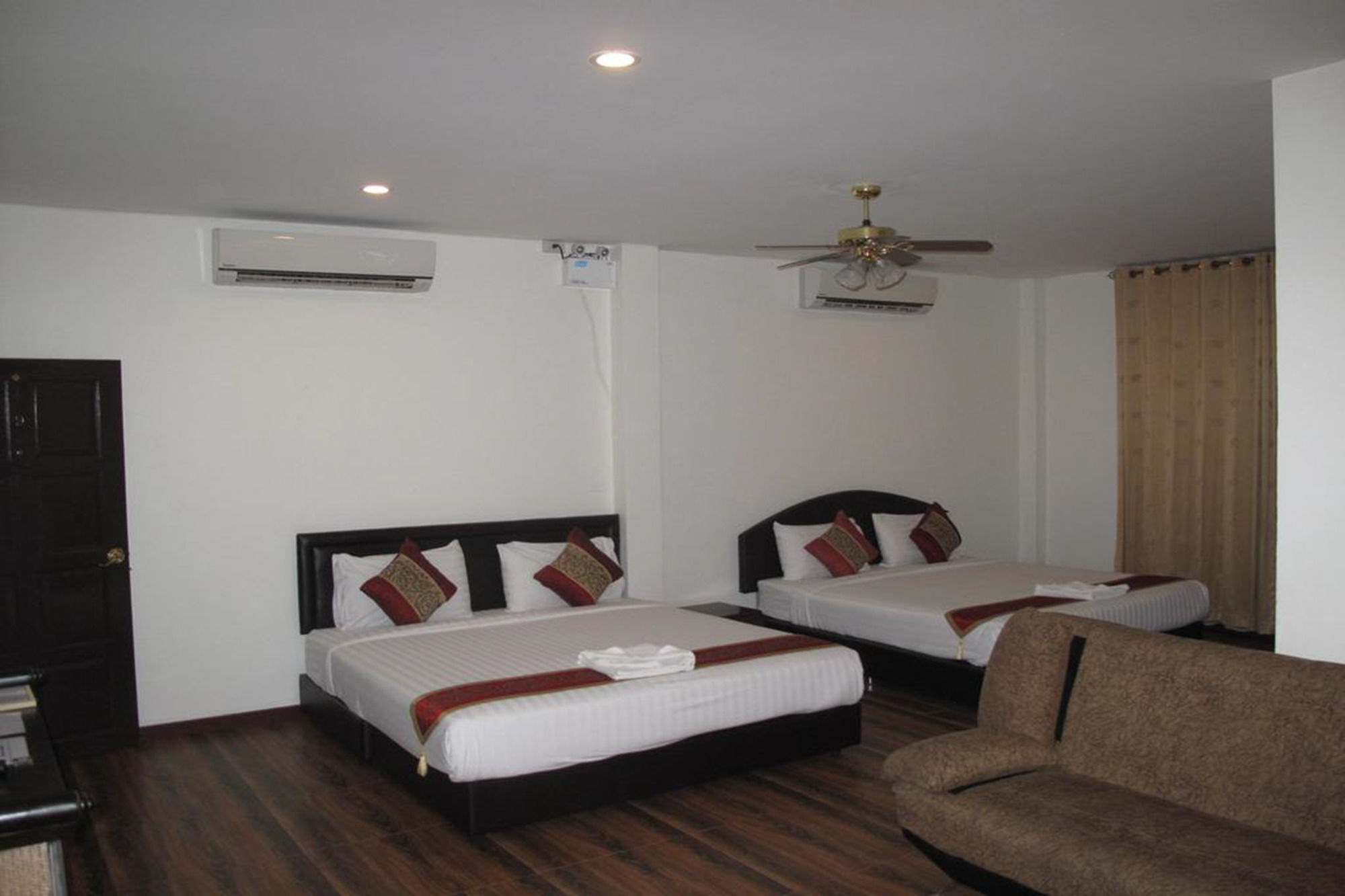 Qg Resort Bangkok Exterior photo