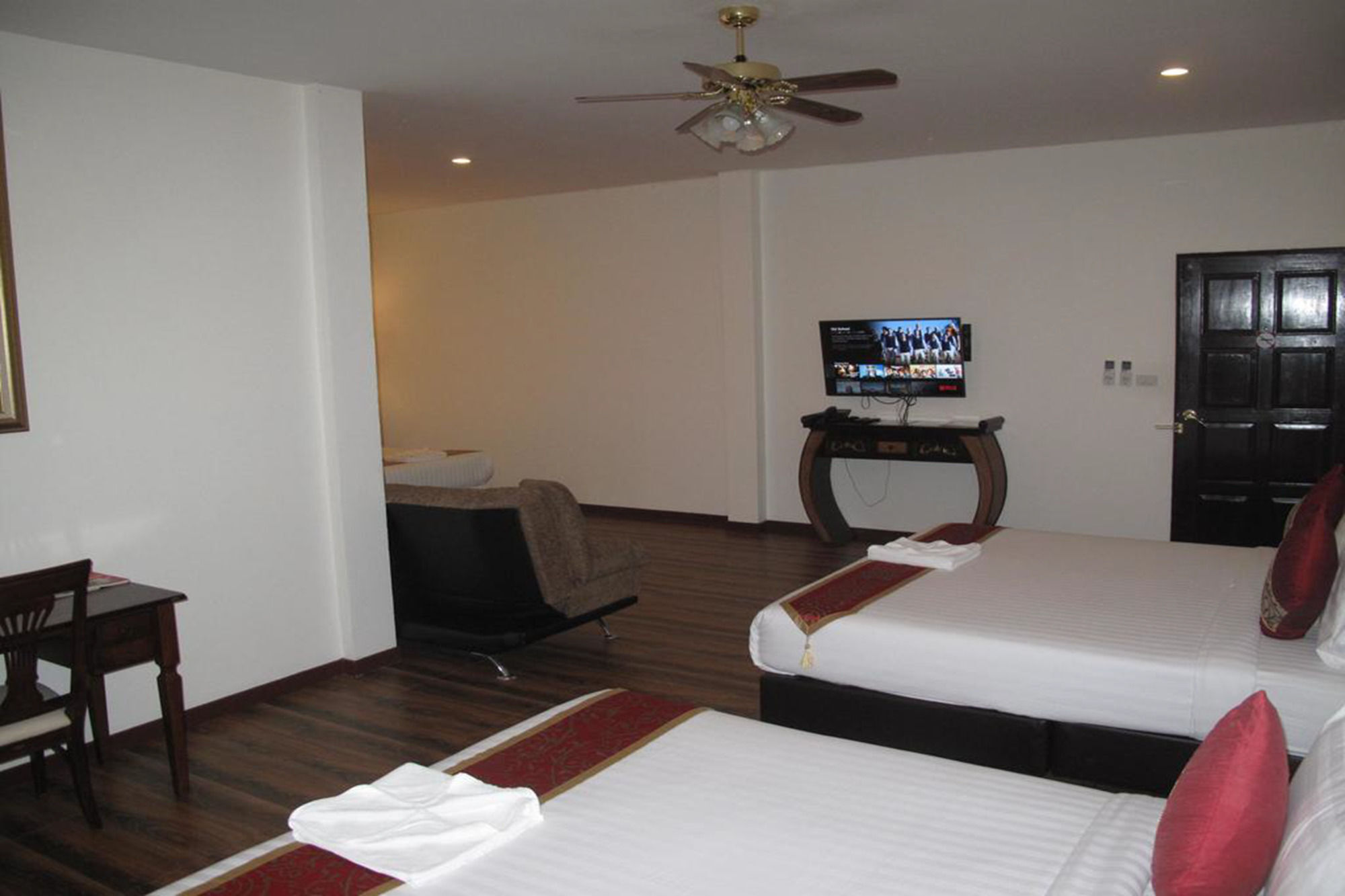Qg Resort Bangkok Exterior photo